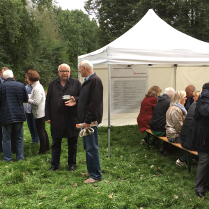 Auch Hamburger Politiker waren zu Gast nahe der zukünftigen Haltestelle in Oldenfelde. 