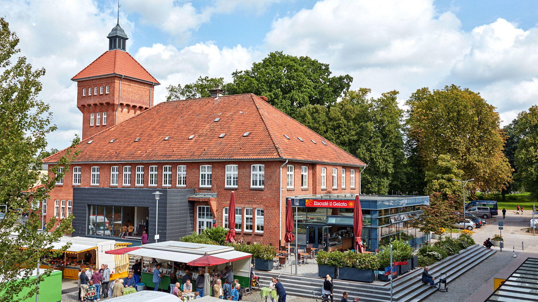 Bild des Alsterdorfer Marktes aus der Vogelperspektive.