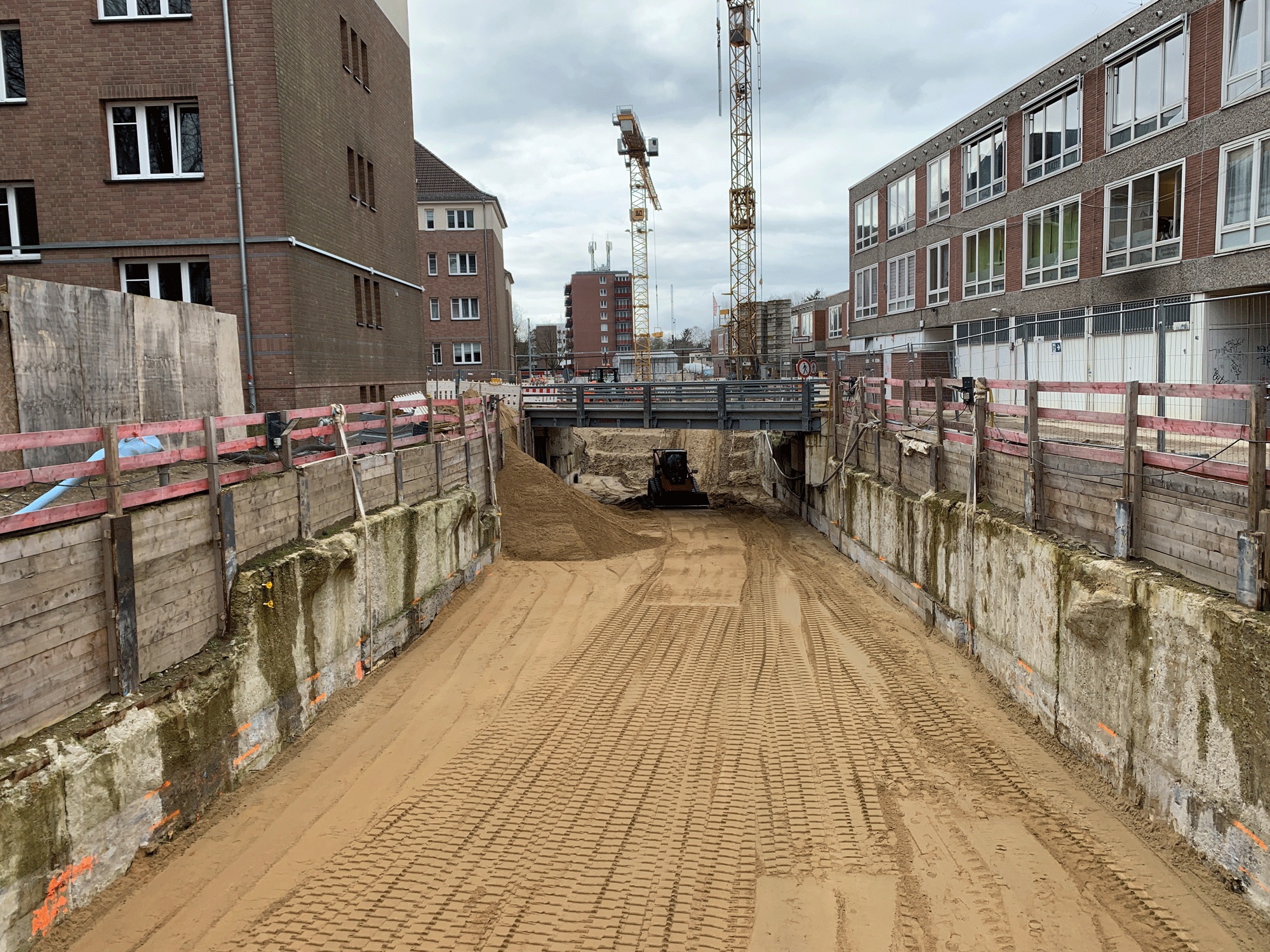 Leere Baugrube am Meurerweg: Oberfläche wird wiederhergestellt.