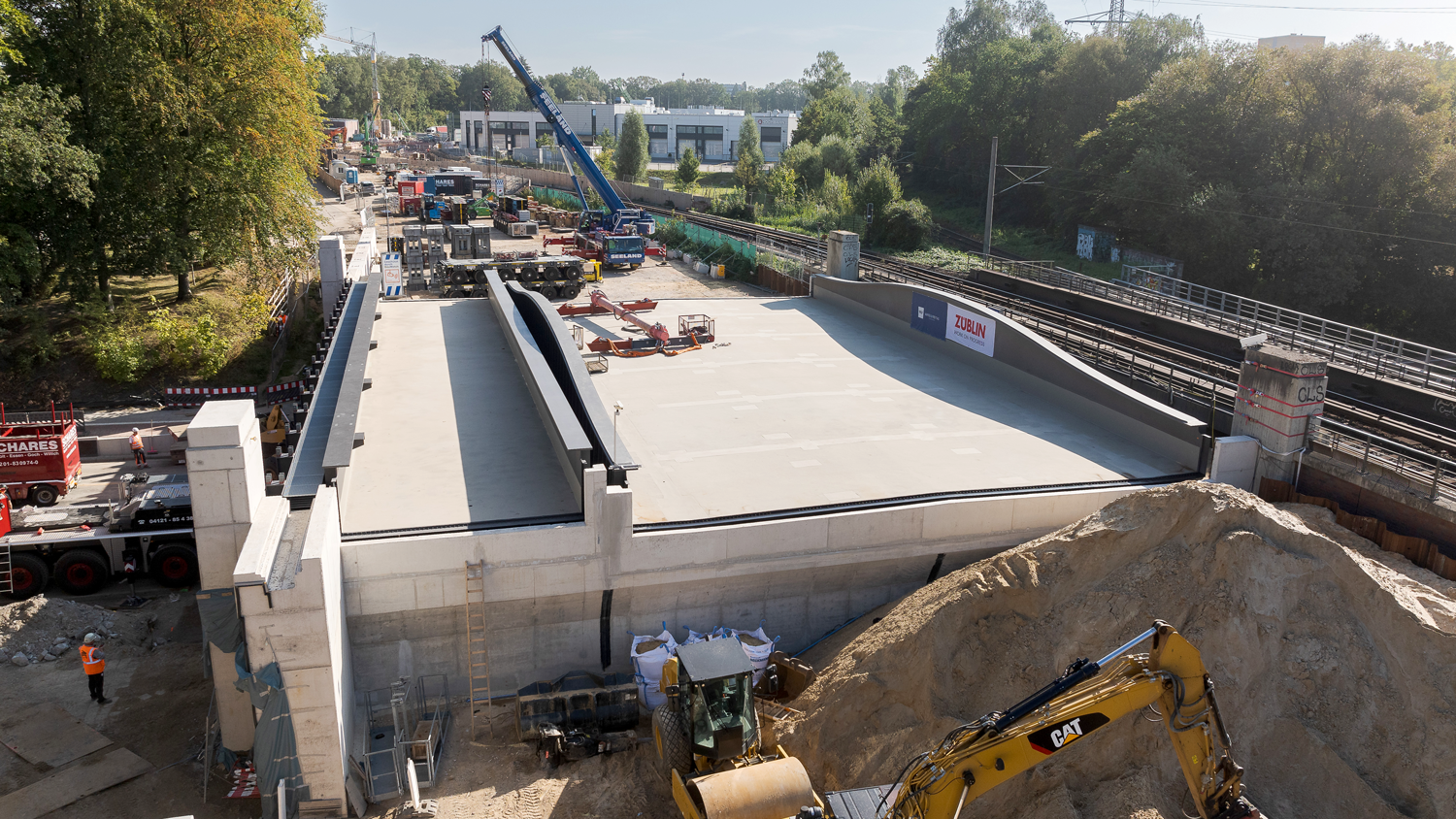 Foto zeigt zwei neue Brücken über die Sengelmannstraße