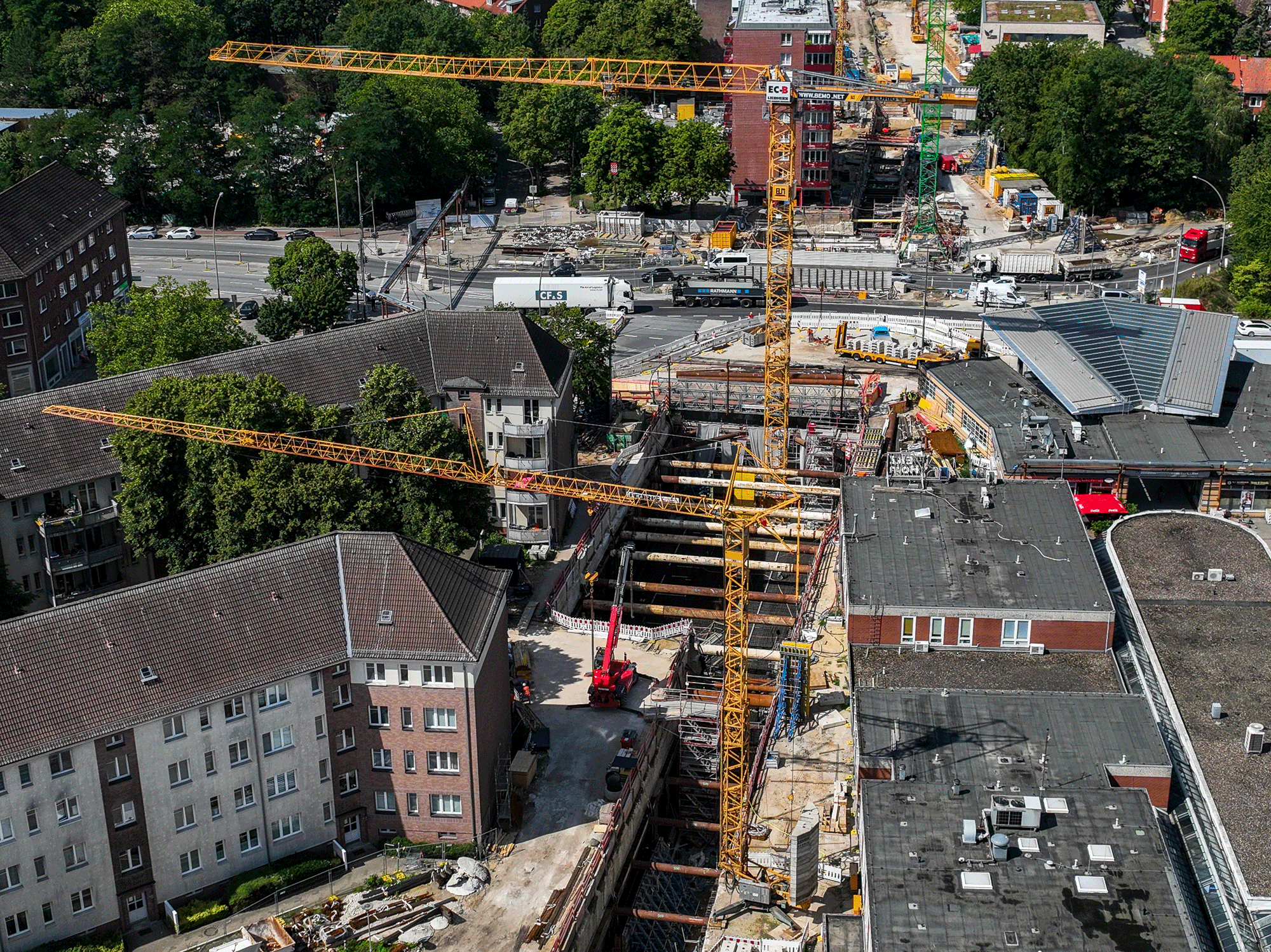 Östliches Ende der Haltestelle Horner Rennbahn, offene Baugrube