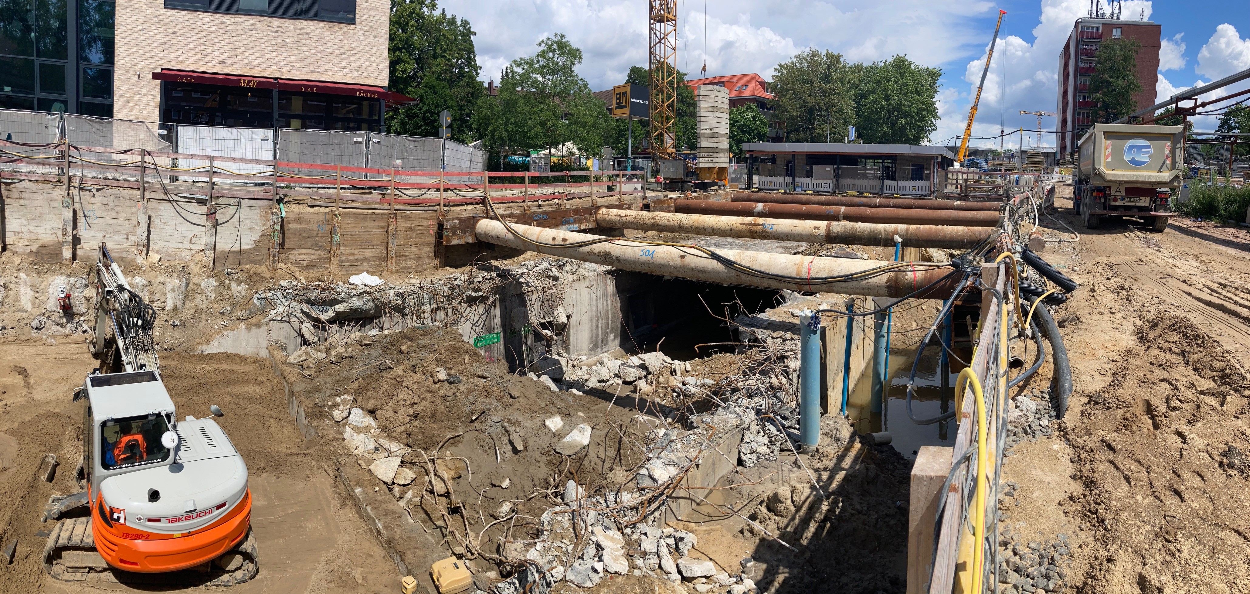 Ungewohnter Einblick vor der Horner Freiheit: Vor Kurzem fuhren hier noch täglich die U-Bahnen hin und her. Jetzt werden die bestehenden Tunnel abgerissen, damit der neue Anschluss West mit zukünftig drei Gleisen gebaut werden kann.