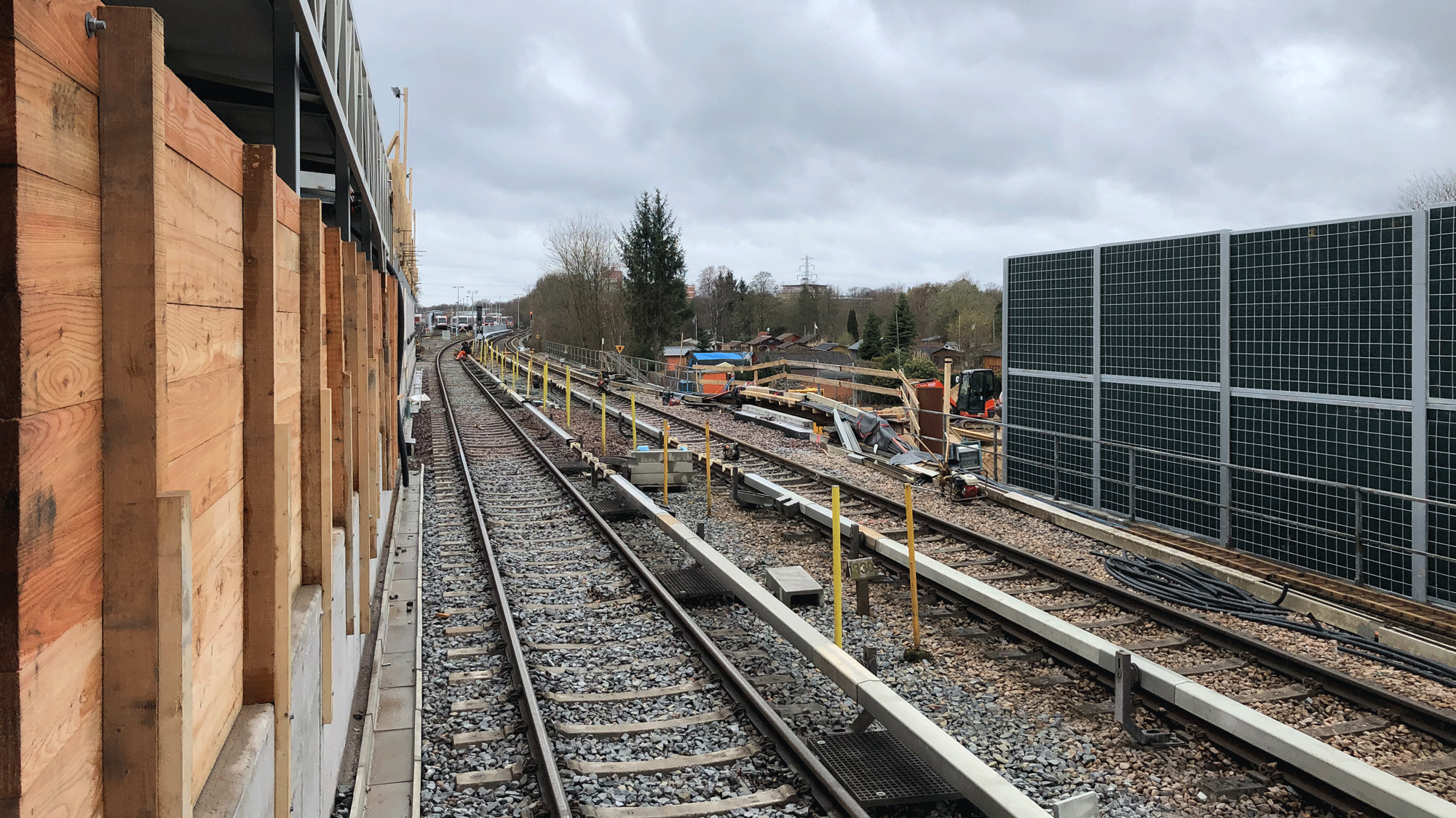 Bild von zwei Bahngleisen an der U1 Haltestelle Oldenfelde.