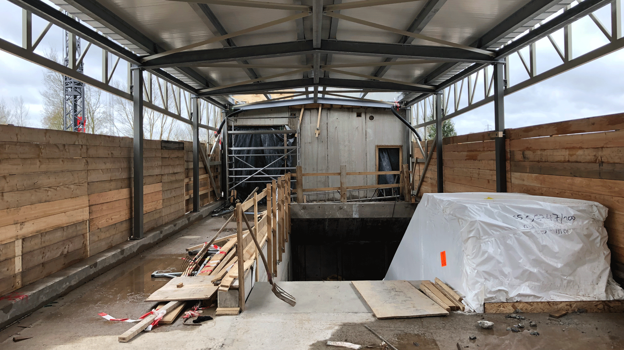 Rohbau der Schalterhalle der U1 Haltestelle Oldenfelde.