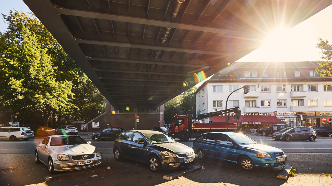 Unter der Brücke der U3 über die Fuhlsbüttler Straße