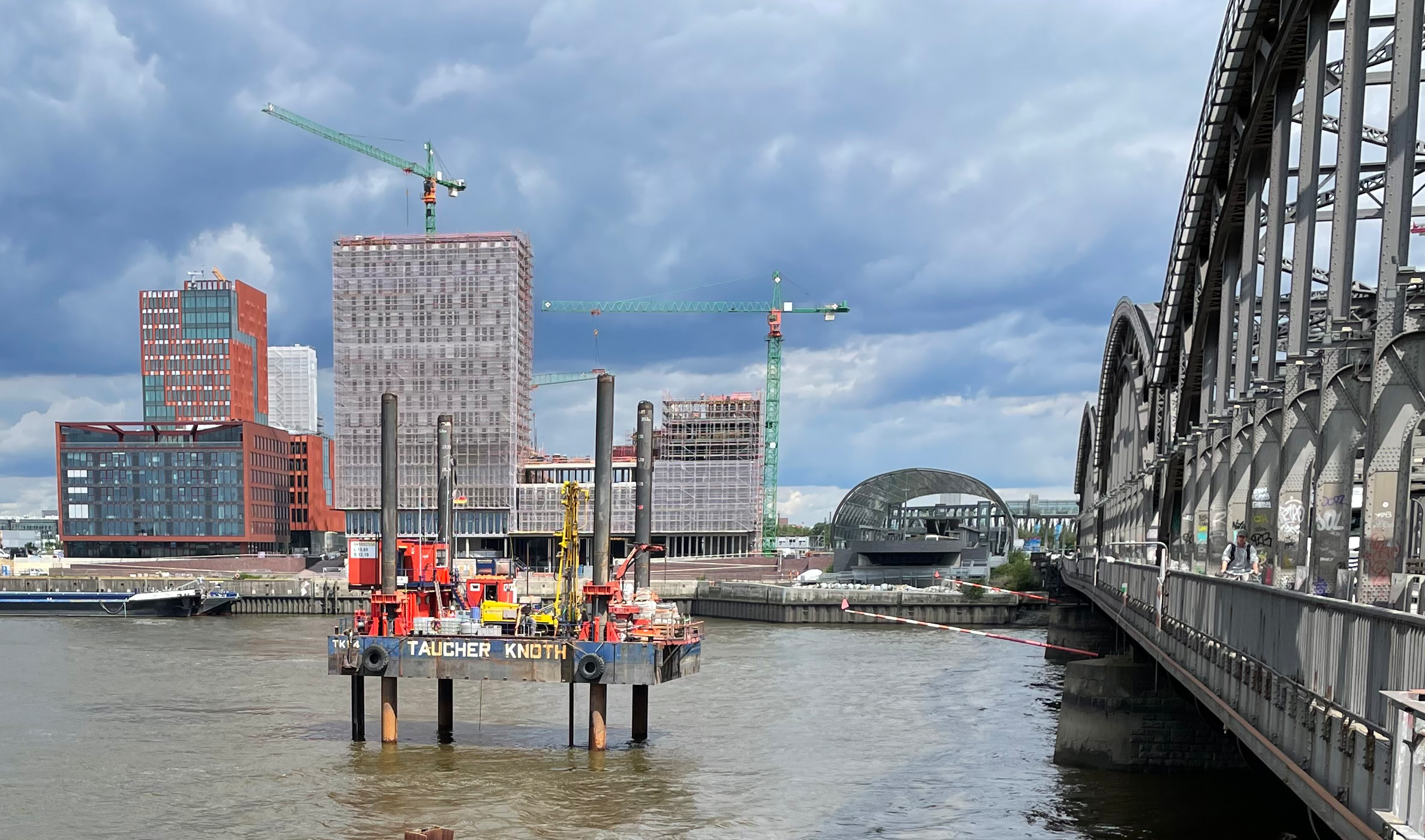 Erkundungsbohrungen für die U-Bahn-Brücke über die Elbe