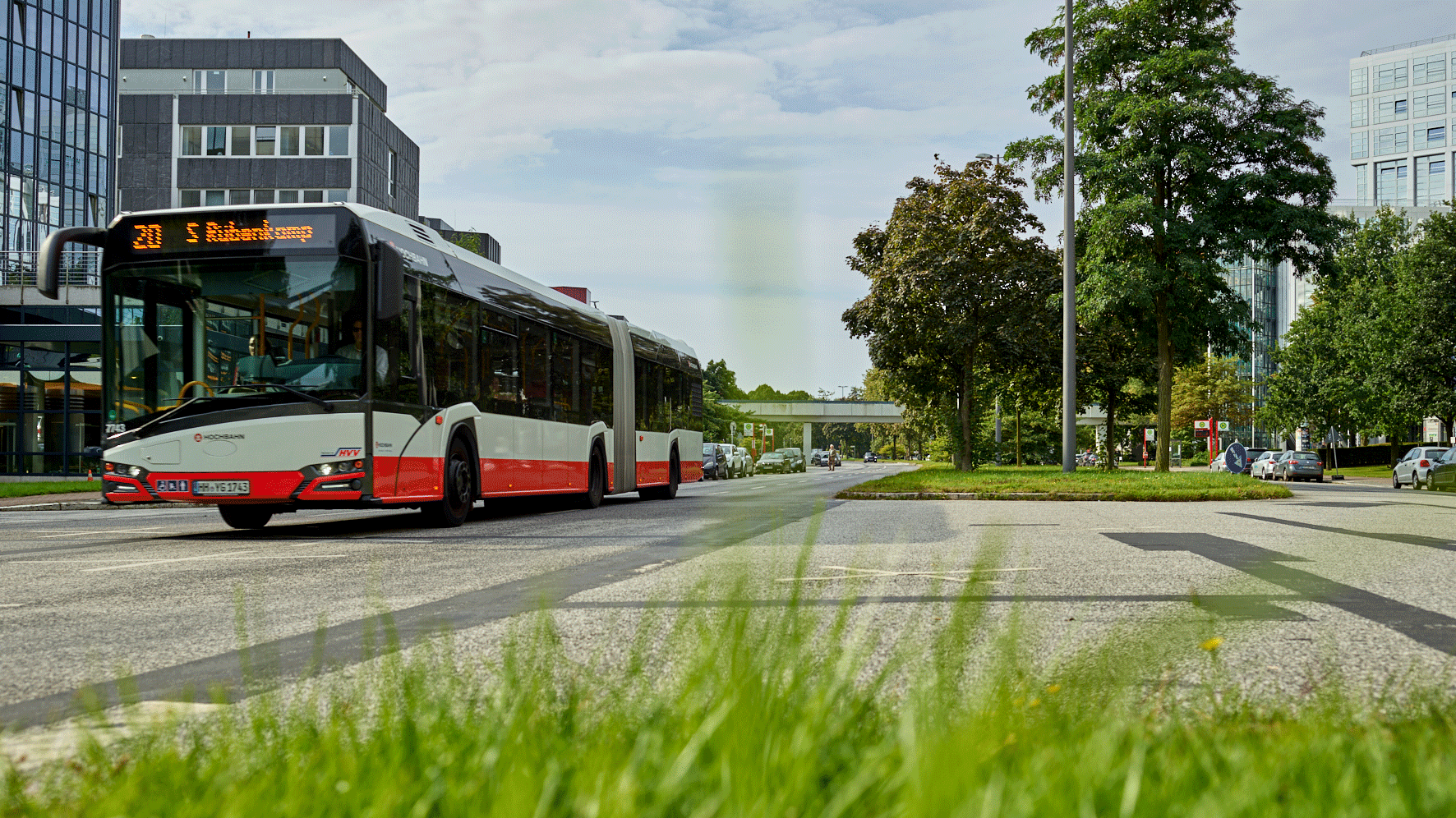 Fahrender Bus der Linie 20 Richtung S Rübenkamp