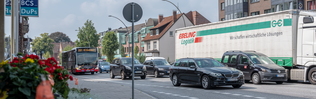 Bild einer befahrenen Straße am Siemersplatz/Behrmannplatz