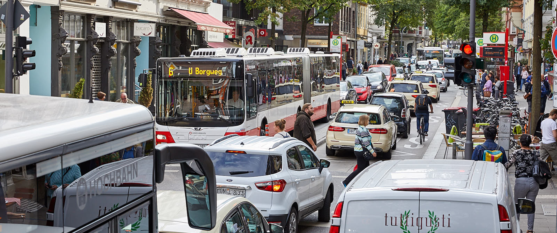 Verkehr auf der Langen Reihe in St. Georg